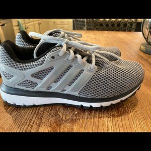 Adidas boys shoe size 6. Brand new